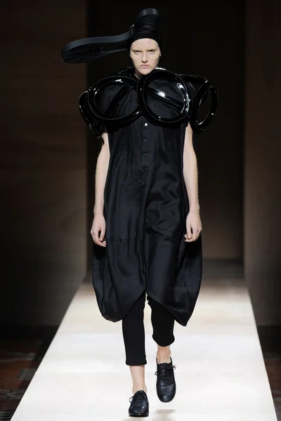Look 1